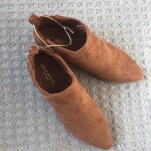 NWT American Eagle BOOTIES SZ 8